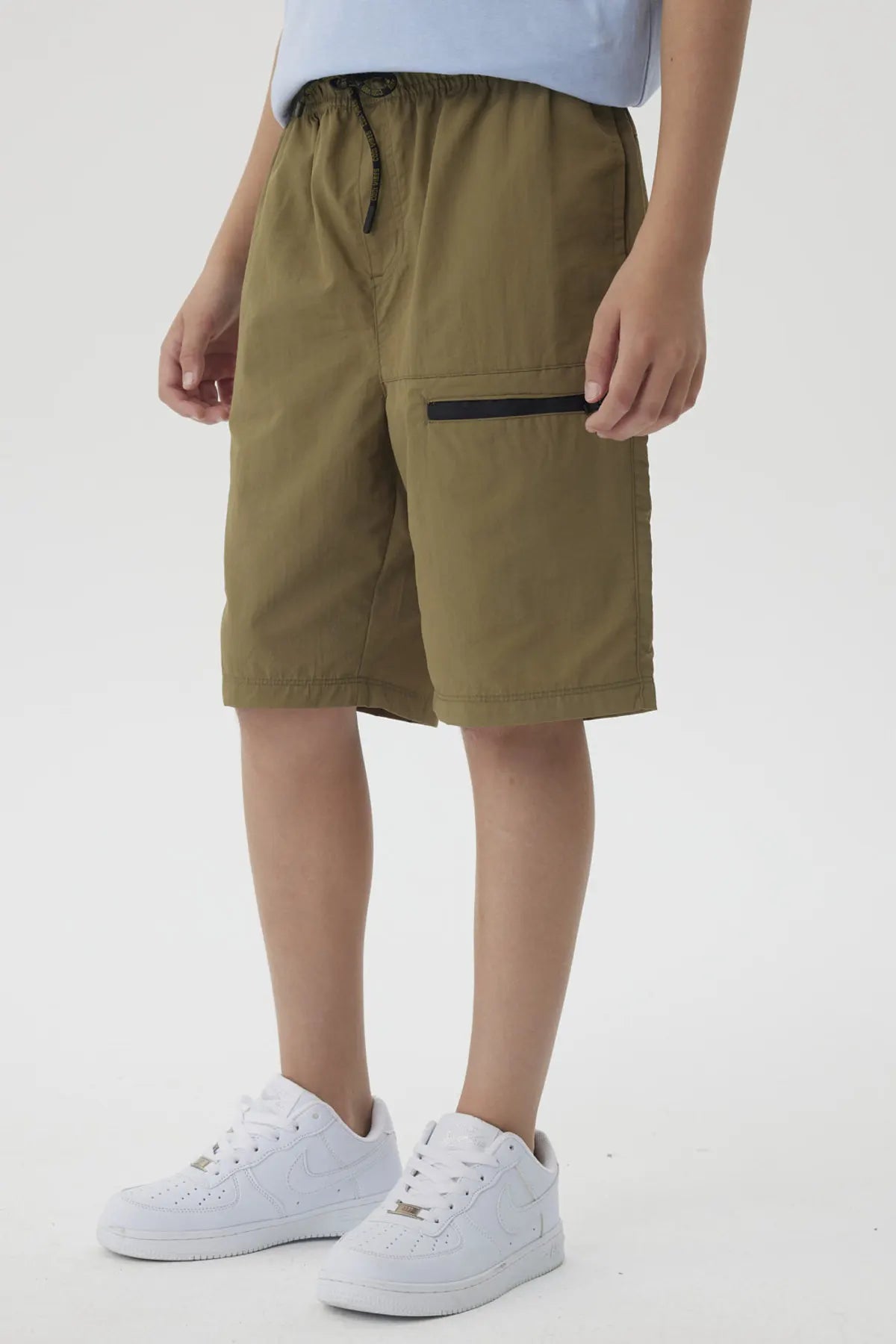 Bermuda Niño Con Cierre Verde Militar