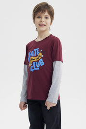 Polera burdeo de niño con estampado Skate Chill Ride en el centro estilo gráfico urbano sobre fondo liso