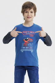 Polera niño petróleo con estampa de dinosaurio pixelado en el centro estilo videojuego retro
