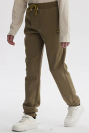 Pantalón buzo niño verde militar con cintura elástica y cordón ajustable diseño liso cómodo para el día a día