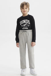 Pantalón buzo gris melange para niño con cintura ajustable y corte recto ideal para días de juego cómodo y sencillo