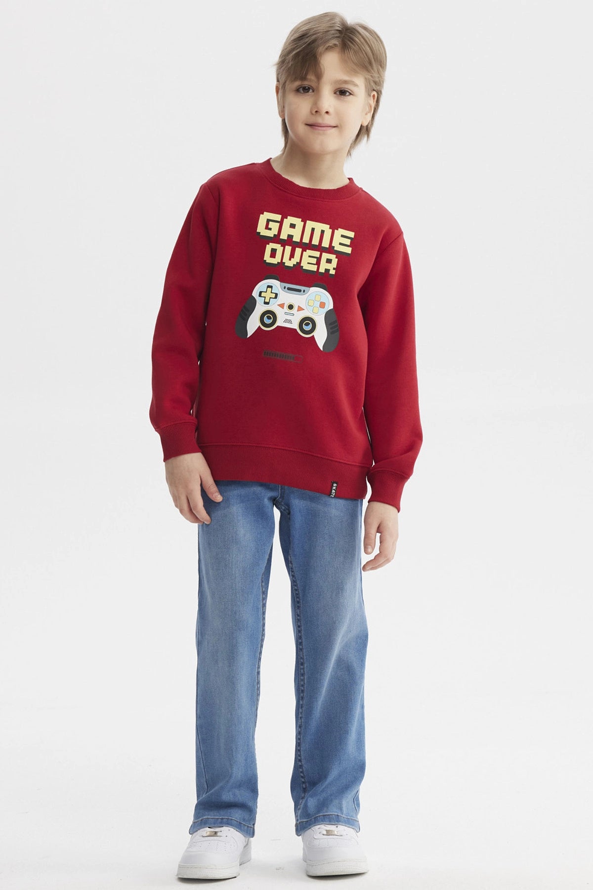 Polerón rojo oscuro para niño con estampa grande de control de videojuegos y texto Game Over en el pecho