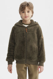 Polar de niño verde militar con textura peluda y capucha cierre frontal liso y ajuste en puños y cintura