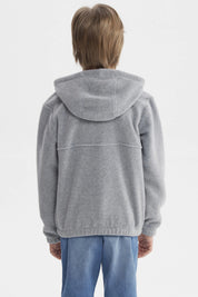 Polar gris melange para niño con capucha y cierre completo prenda lisa con parche redondo pequeño en el pecho
