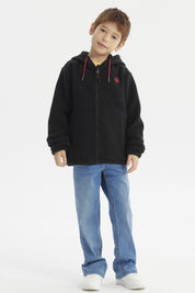 Polar niño negro con capucha y cierre frontal detalles rojos lisa cómodo para días fríos