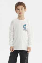 Polera crudo de niño con estampa de dinosaurio azul y texto Just Ride en el pecho estilo casual y gráfico