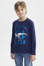 Polera azul oscuro para niño con estampa de dinosaurio esqueleto en el centro con texto Tyrannosaurus Roar 04 Danger