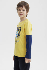 Polera amarilla para niño con mangas largas azul marino y estampado de balón de baloncesto Junior League en el pecho