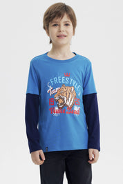 Polera azul petróleo para niño con diseño de tigre en el pecho estilo gráfico y texto Venice Beach