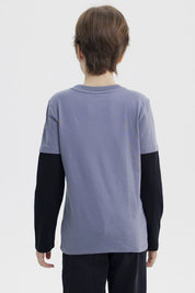 Polera niño gris con estampado grande de camioneta amarilla y texto Classic Truck Off-Road Legend en el frente