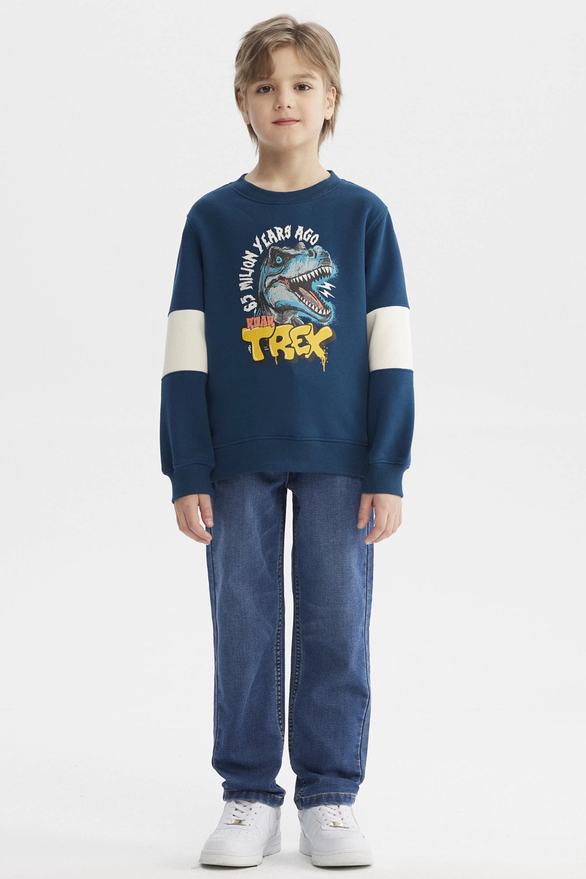 Polerón niño slim petróleo oscuro con estampa de T-Rex rugiendo al frente estilo cómic con texto "T-REX" en amarillo