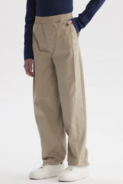 Pantalón baggy beige para niño con cintura elástica diseño liso cómodo y versátil ideal para el día a día