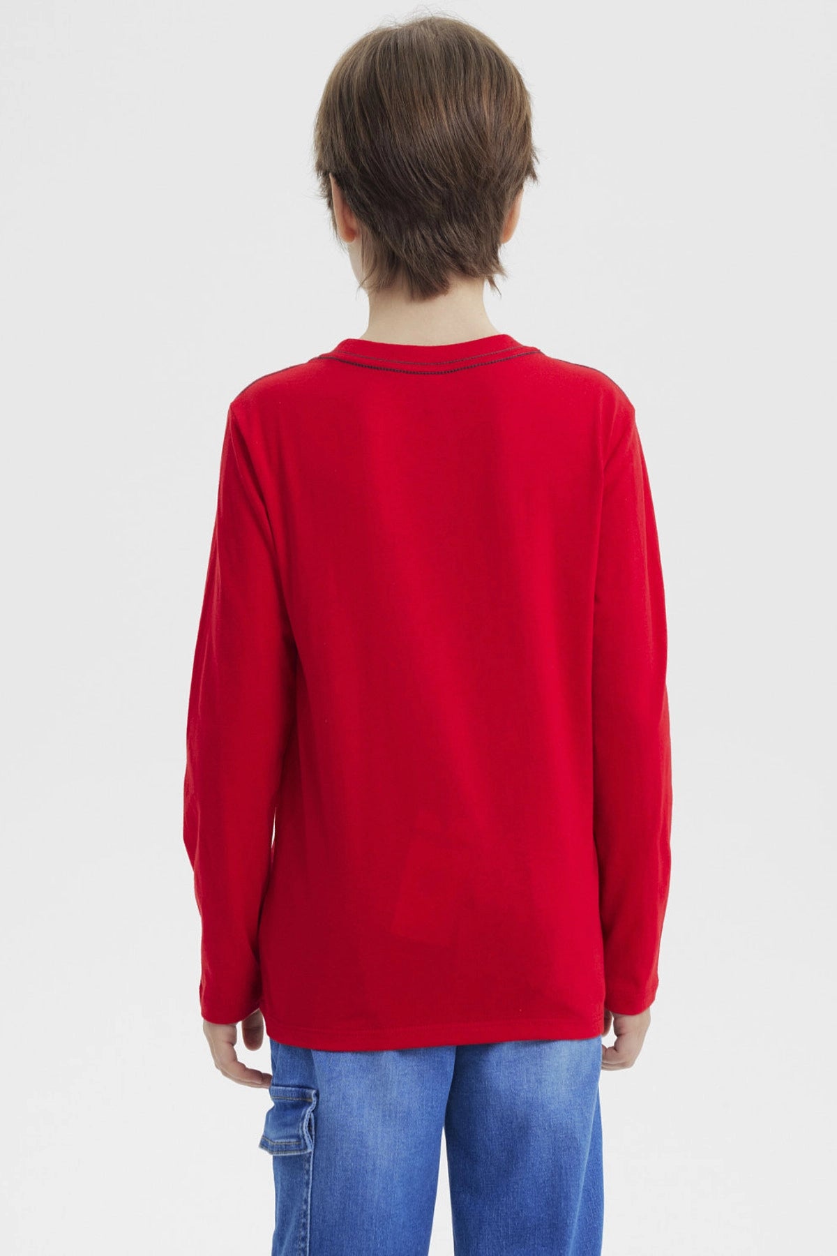 Polera niño roja con dinosaurio y texto Dinosaur League en el pecho estilo gráfico divertido y colorido