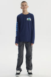 Polera niño azul oscuro con diseño de mandos y texto Game Over en el pecho y manga izquierda estampada con Gaming
