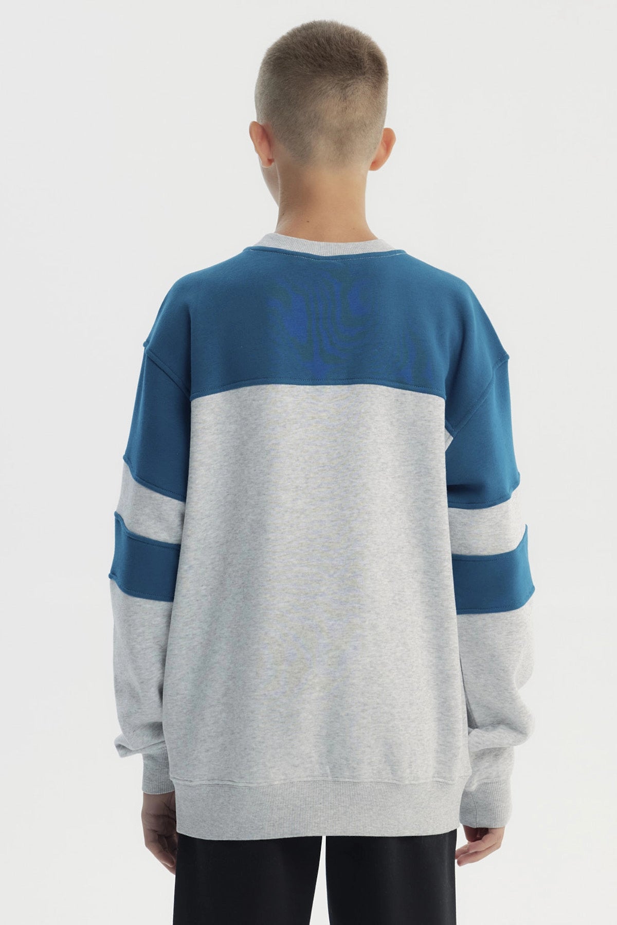 Polerón Niño Ancho Cuello Redondo Gris Melange Claro