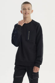 Polerón niño slim negro con textura en mangas y bolsillo frontal con cierre sin estampa visible