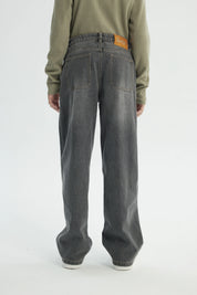 Jeans Niño Calce Recto Gris Oscuro