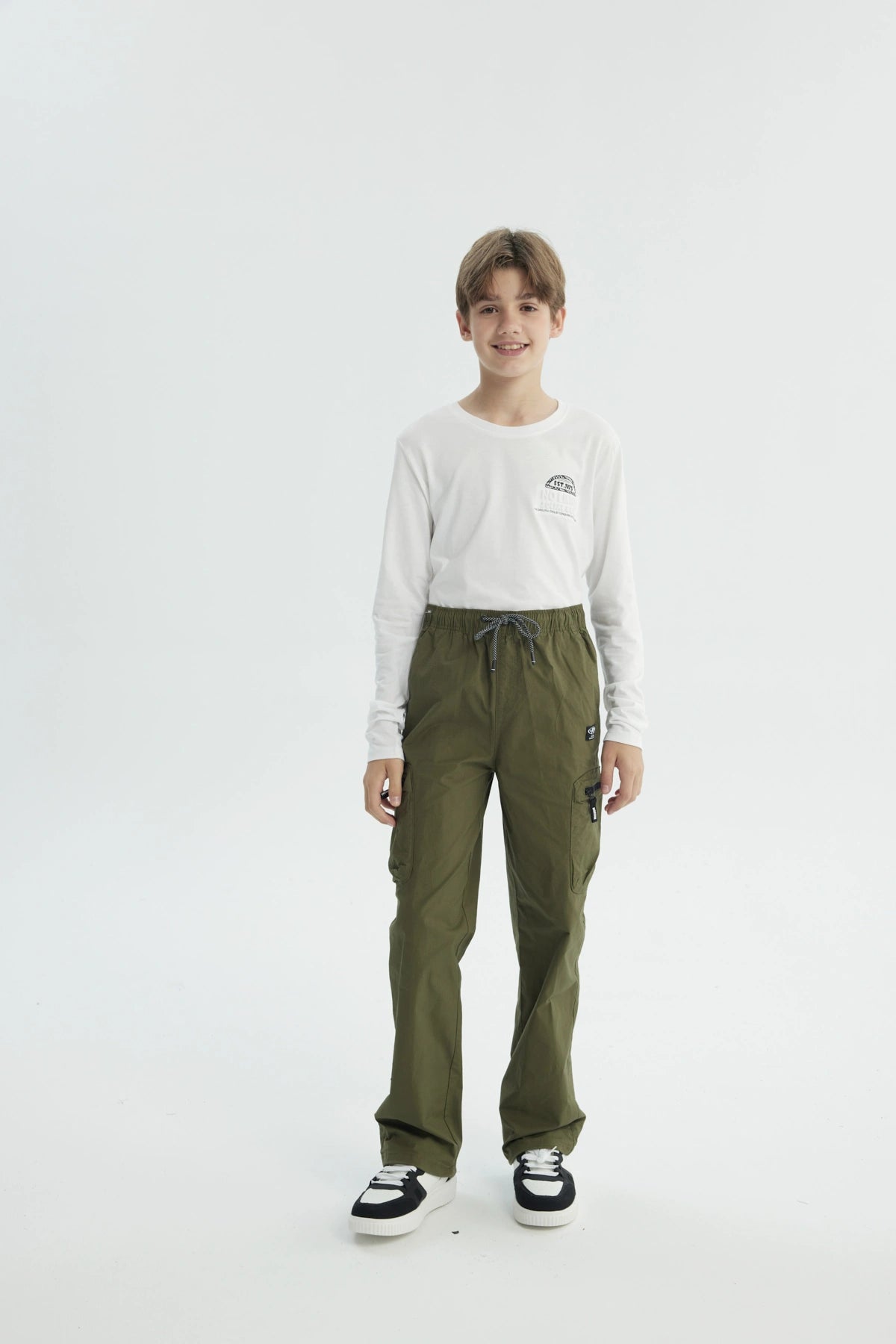 Pantalón Niño Calce Recto Verde Militar