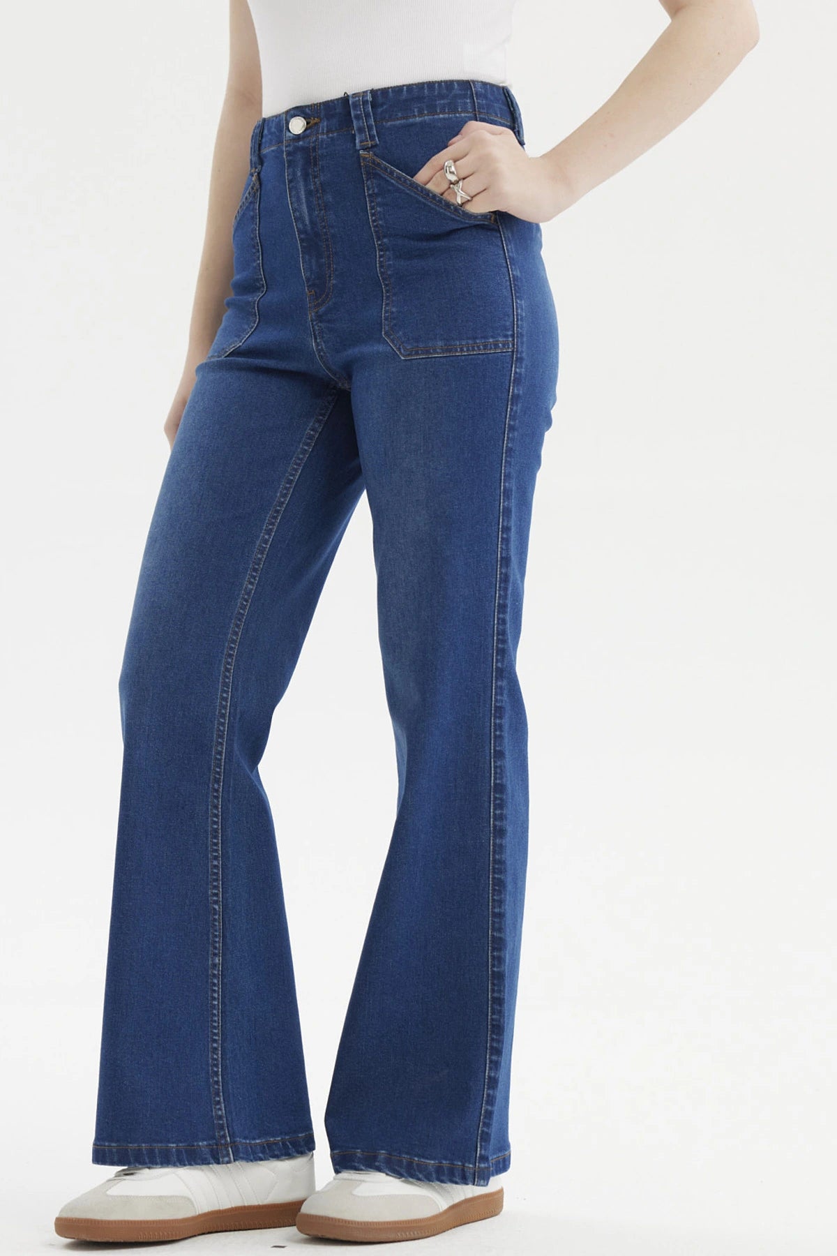 Jeans Mujer Flare Bolsillo Azul Oscuro