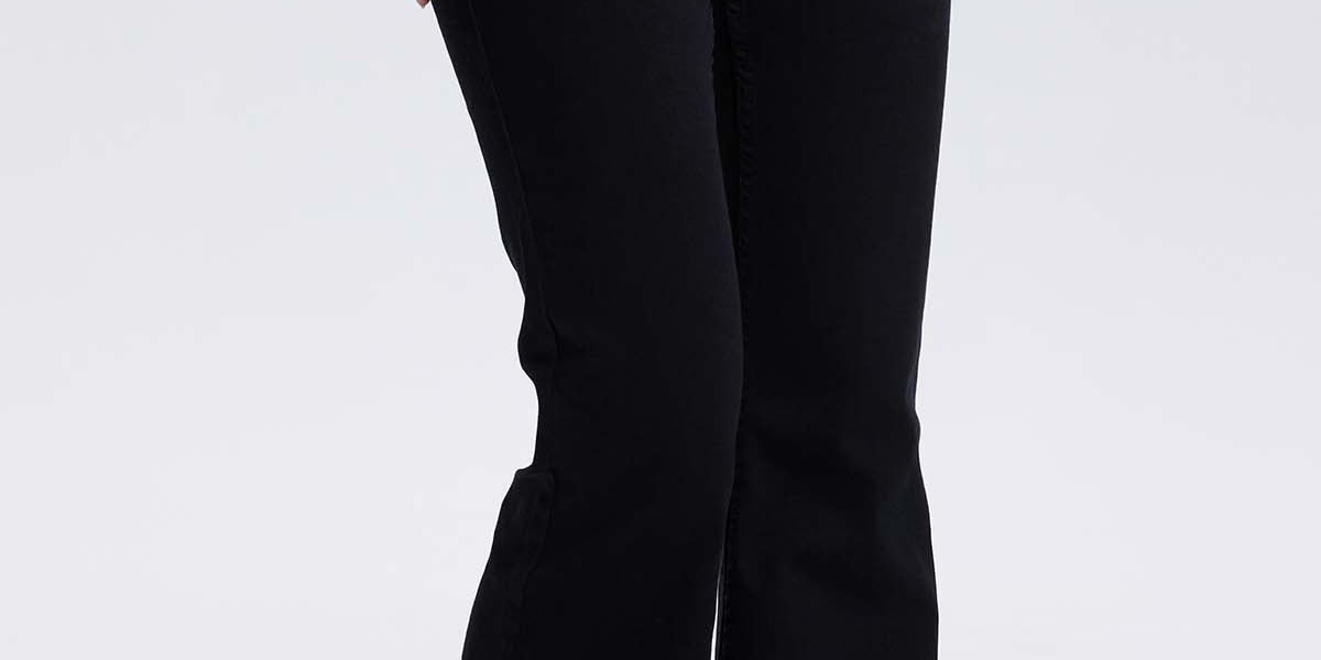 Jeans Mujer Monse Flare Negro de denim