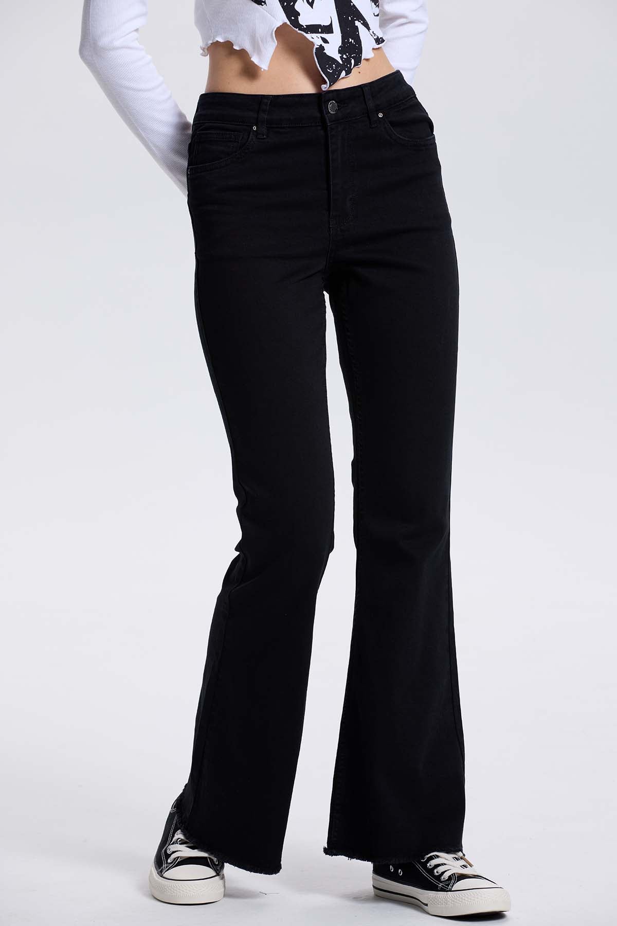Jeans Mujer Monse Flare Negro de denim