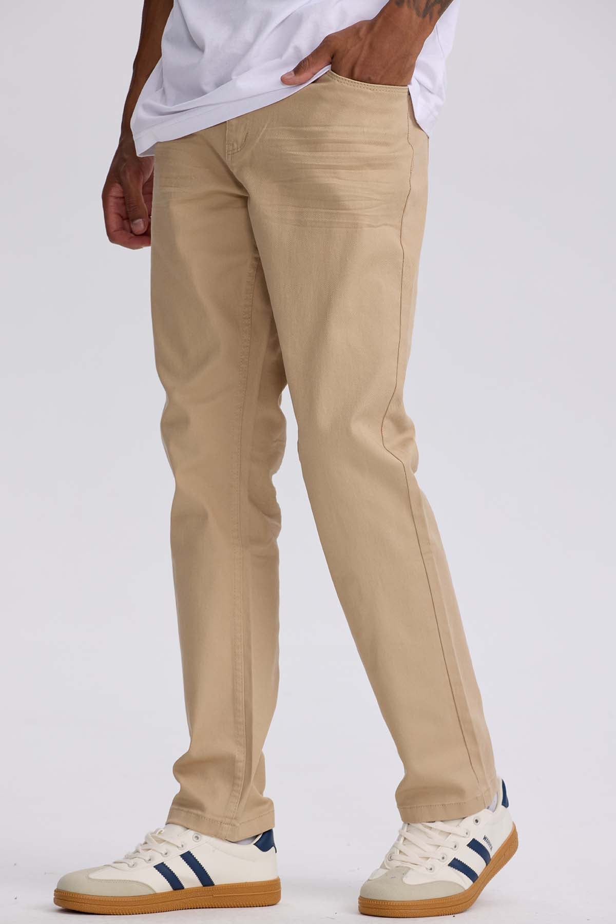 Jeans hombre slim color beige, algodón, diseño moderno.
