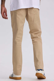 Jeans hombre slim color beige, algodón, diseño moderno.