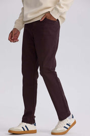 Jeans hombre slim color berenjena