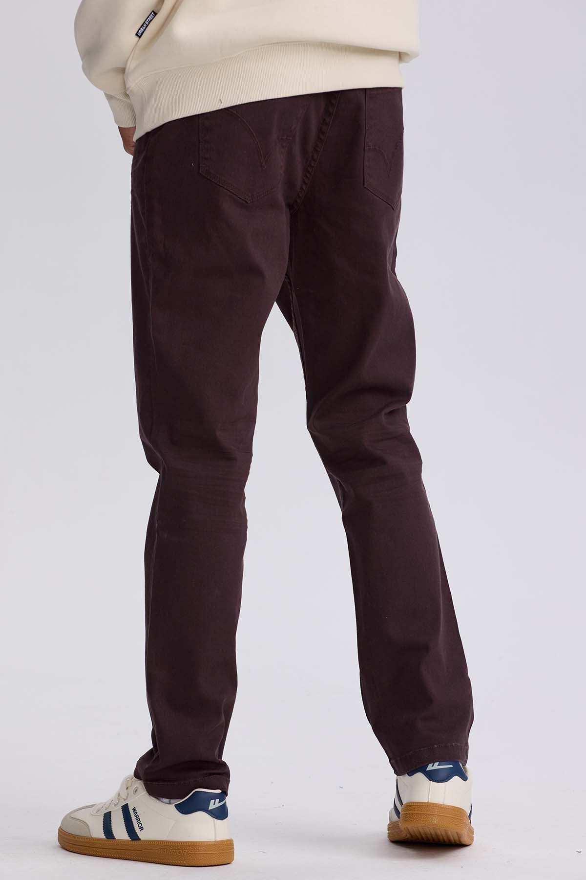 Jeans hombre slim color berenjena