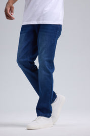 Jeans hombre skinny azul oscuro con ajuste ceñido y detalles de desgaste visible