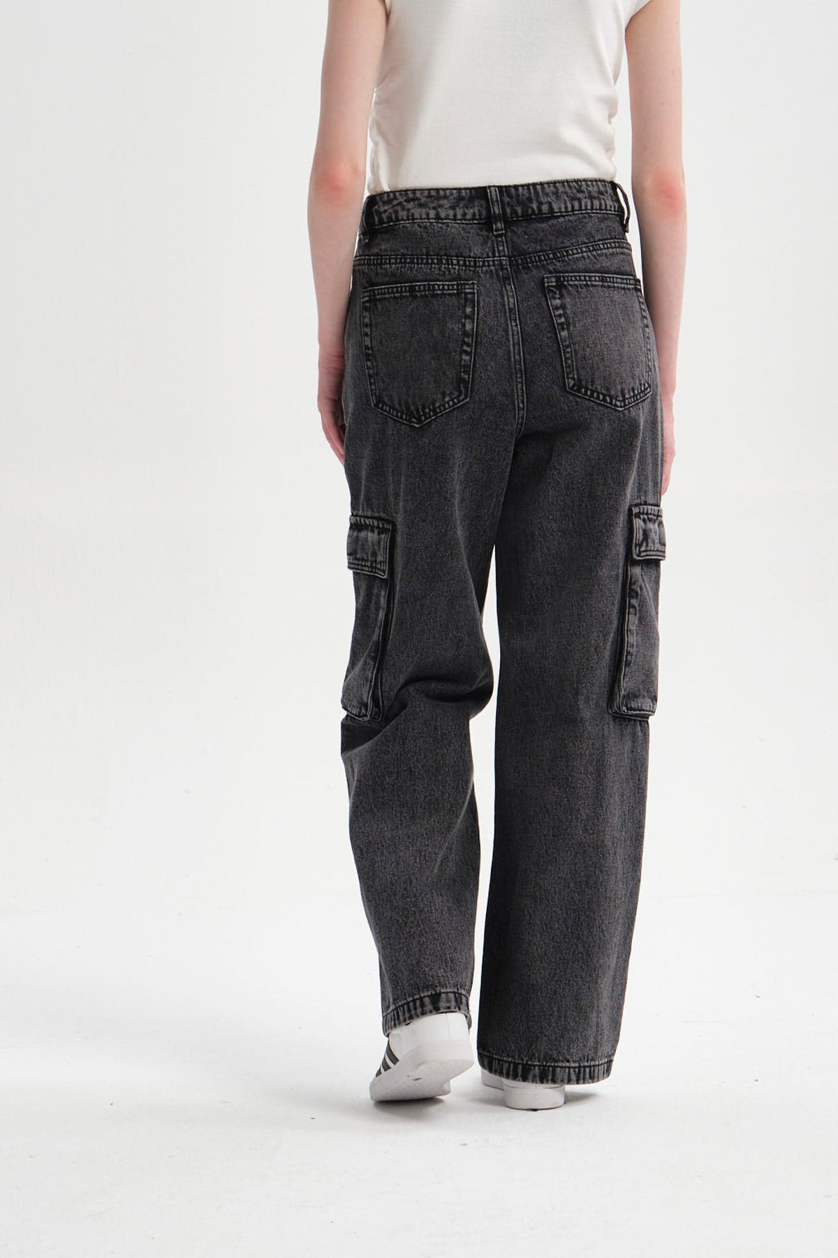 Jeans Mujer Cargo Calce Recto Negro