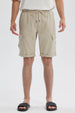 Bermuda hombre jogger cargo beige con bolsillos laterales y cintura ajustable