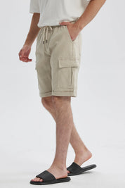 Bermuda hombre jogger cargo beige con bolsillos laterales y cintura ajustable