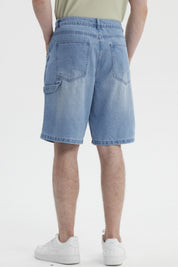 Bermuda azul retro de hombre con grandes bolsillos tipo carpintero al frente diseño casual y cómodo sin estampa