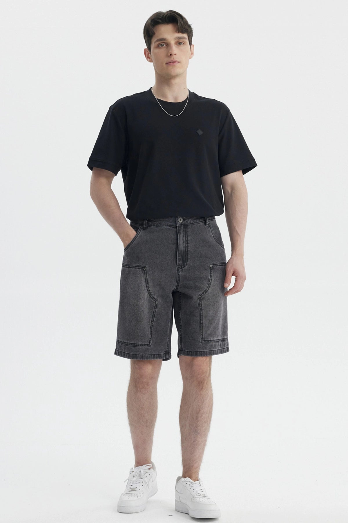 Bermuda Hombre Parche Carpintero Negro