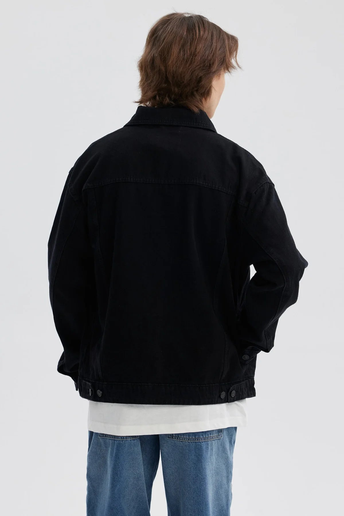 Chaqueta gris para hombre con diseño relajado y bolsillo en el pecho