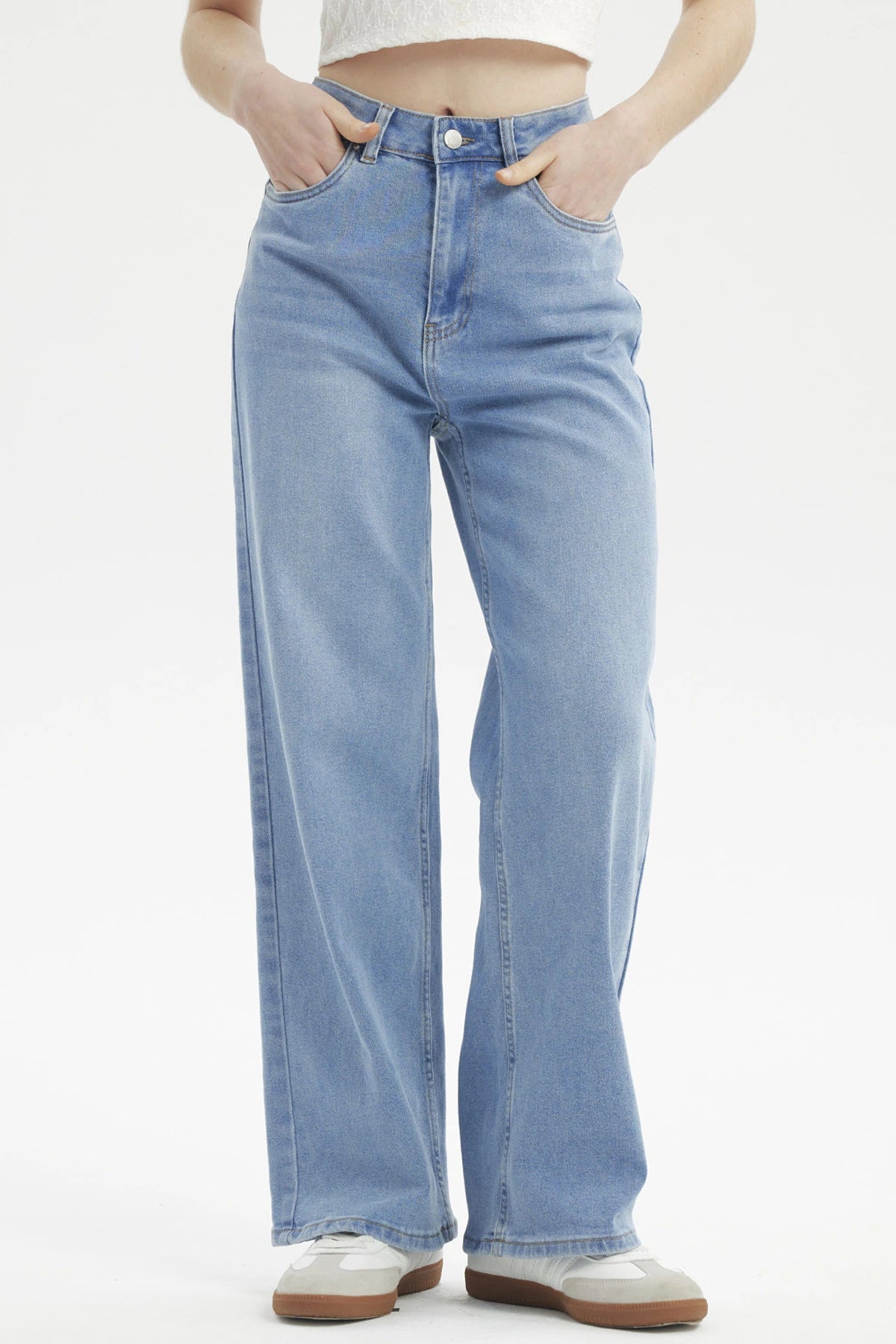 Jeans baggy azul claro para mujer con diseño liso de tiro alto y corte amplio ideal para un look casual y relajado