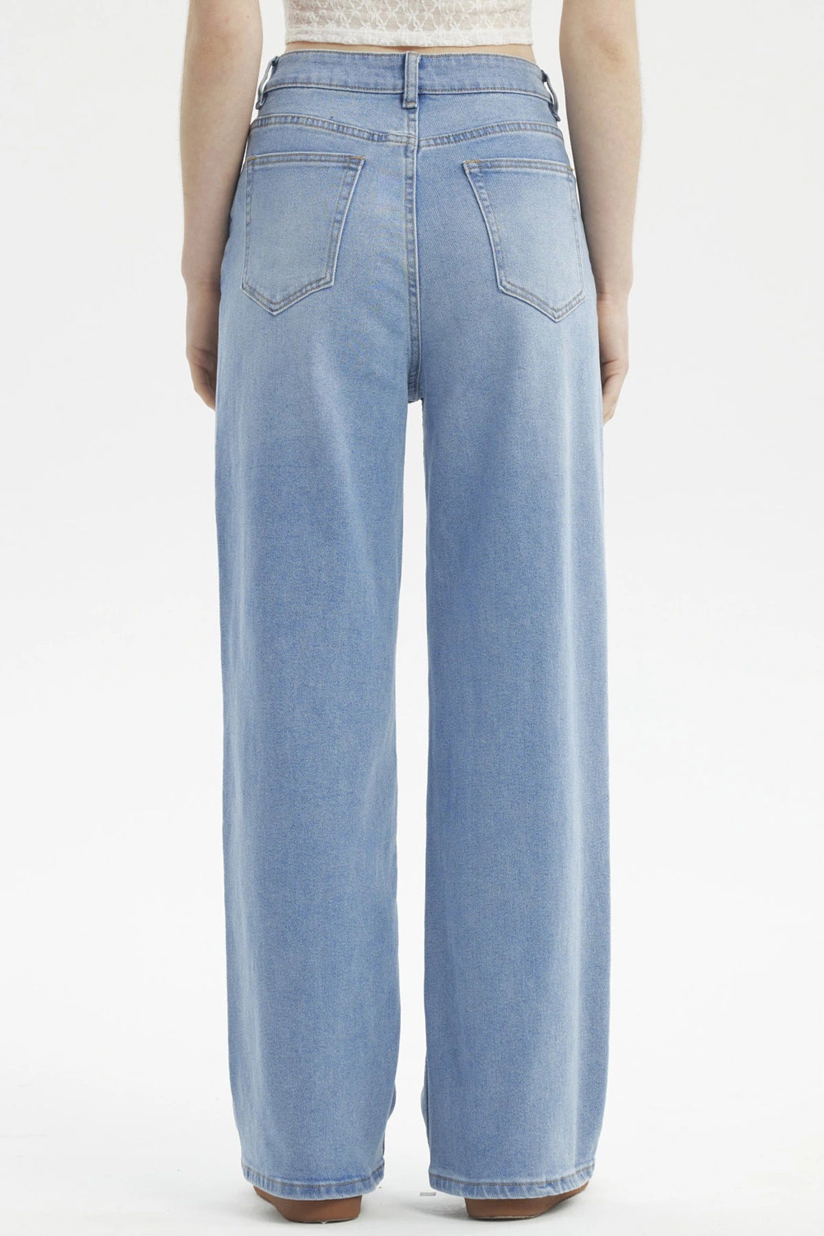 Jeans baggy azul claro para mujer con diseño liso de tiro alto y corte amplio ideal para un look casual y relajado