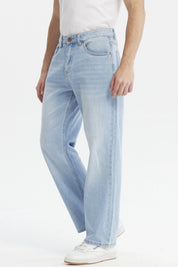 Jeans hombre azul claro calce recto de algodón diseño liso ideal para un look casual y relajado