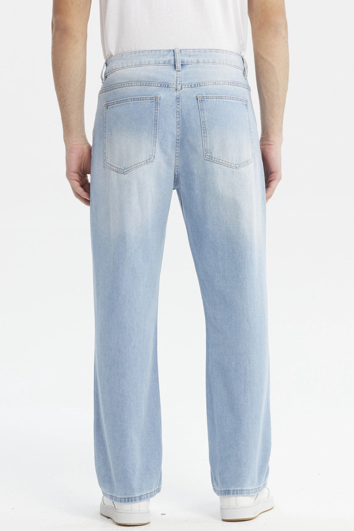 Jeans hombre azul claro calce recto de algodón diseño liso ideal para un look casual y relajado
