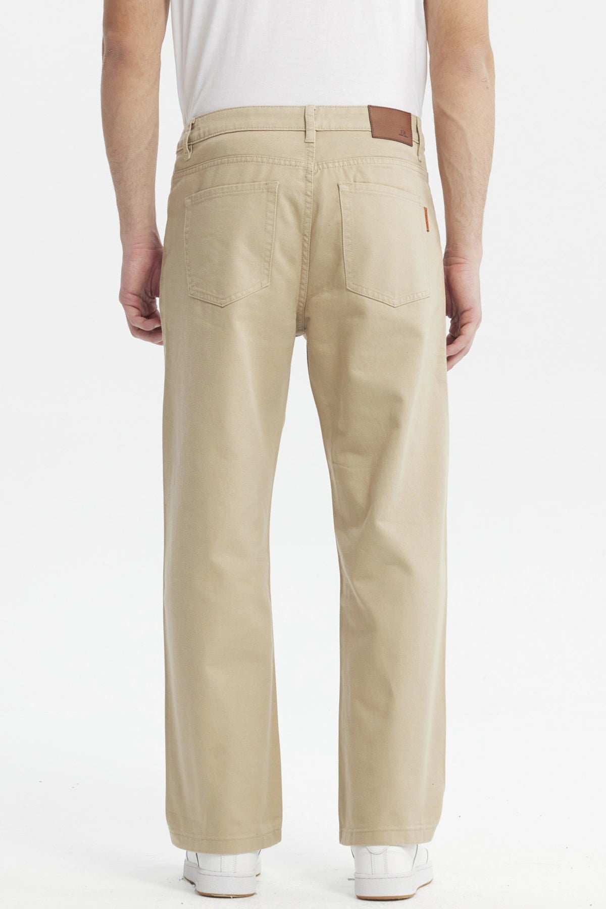 Jeans hombre beige calce recto con diseño liso sin estampas