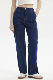 Jeans mujer azul oscuro rectos con costuras visibles y bolsillos laterales diseño clásico sin estampa
