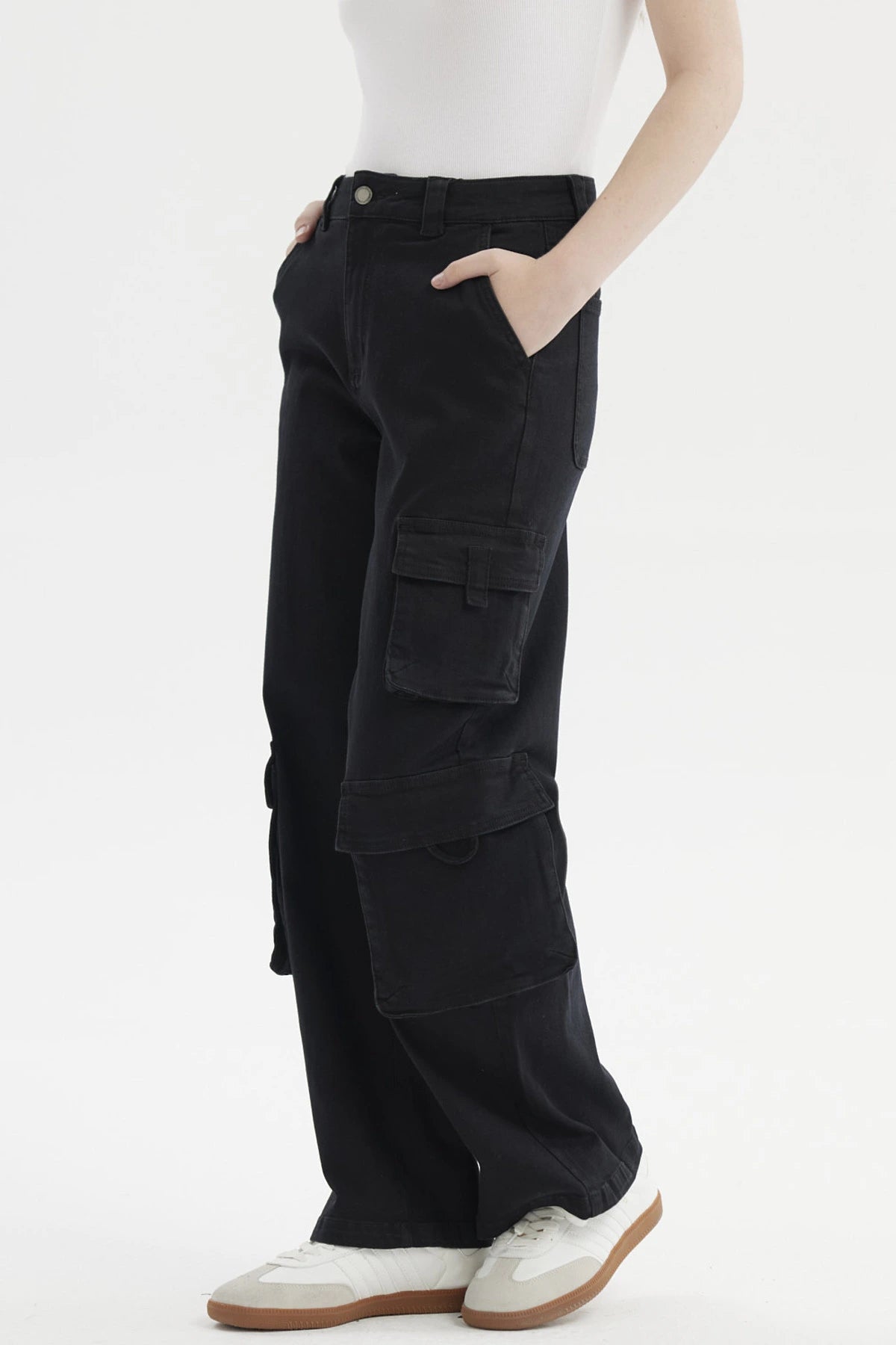 Jeans Mujer Calce Recto Cargo Negro