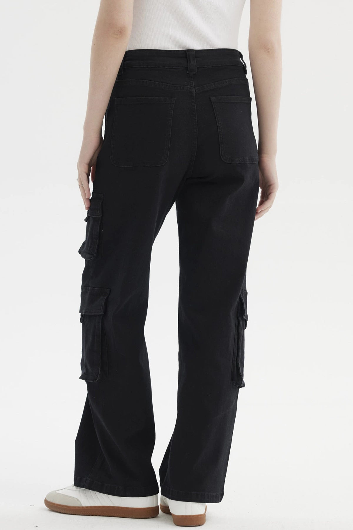 Jeans Mujer Calce Recto Cargo Negro