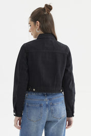 Chaqueta negra de mujer estilo trucker con cremallera central y corte ajustado lisa sin estampa