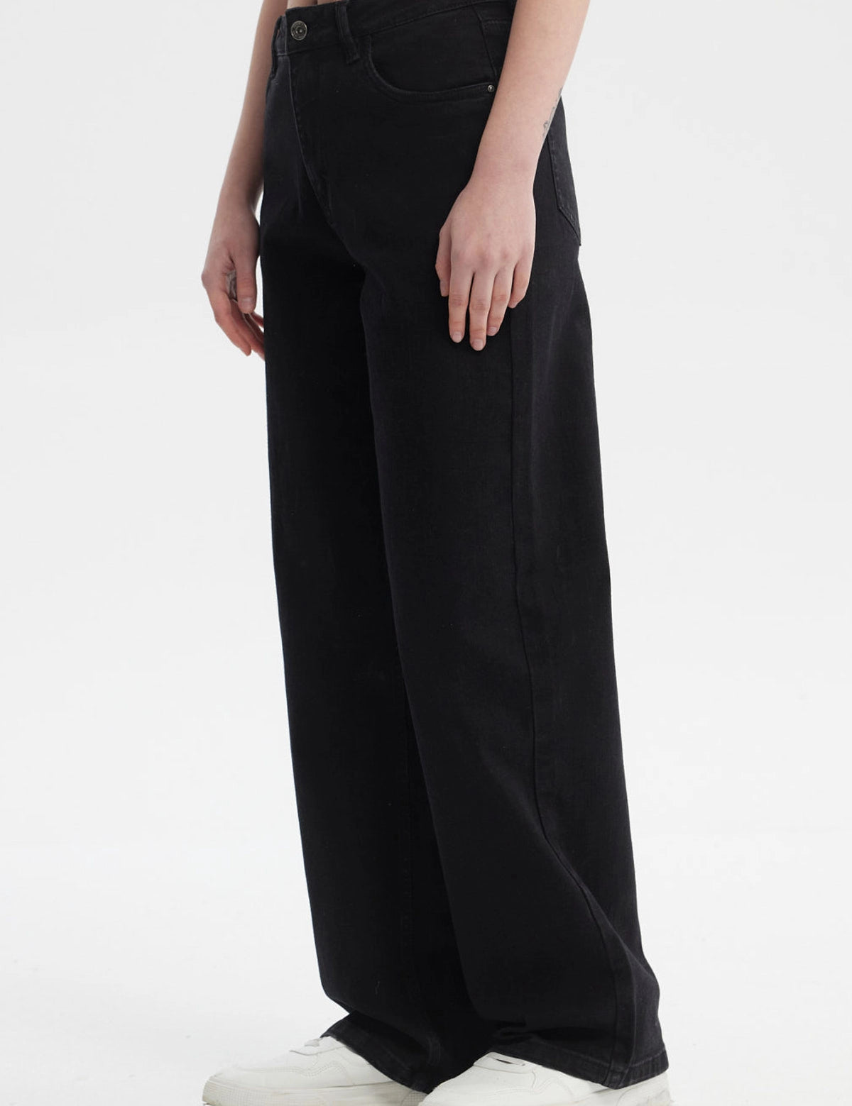 Jeans mujer wide leg negro estilo clásico sin estampa diseño liso corte amplio cómodo