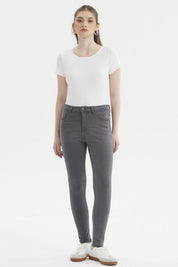 Jeans super skinny gris para mujer con corte ajustado sin estampa diseño liso y cinco bolsillos visibles