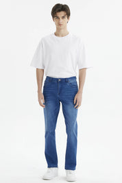 Jeans hombre slim azul oscuro sin estampa diseño clásico con cinco bolsillos y cierre frontal visible