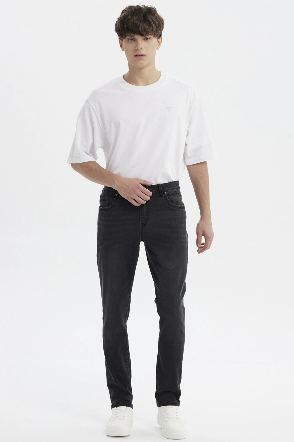 Jeans Hombre Slim 701 Gris Oscuro