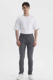 Jeans skinny gris oscuro para hombre diseño liso ajuste moderno sin estampas visibles